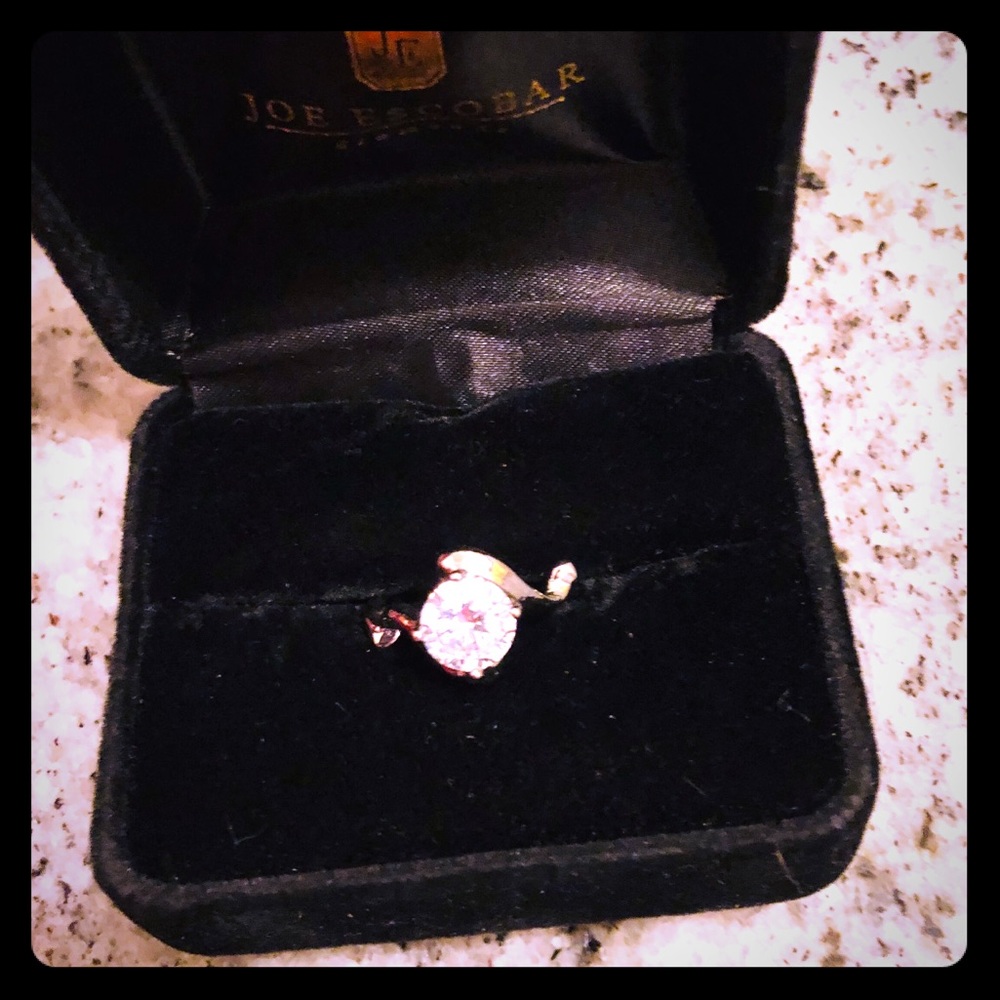 Beautiful Swarovski ring solitaire size 7